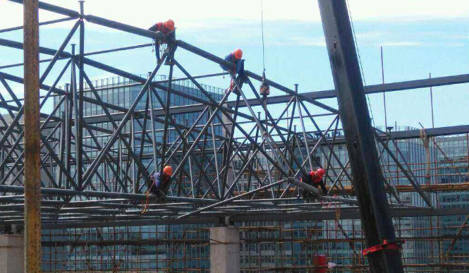 昆山论网架装配施工中搭设脚手架应当留神的事故